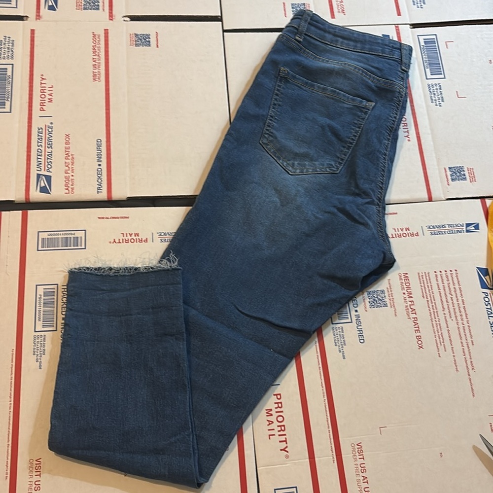 DONATED MARCH 2026
THANKS FOR LOOKING 
LOVE TO CONSIGNMENT SHOPPERS